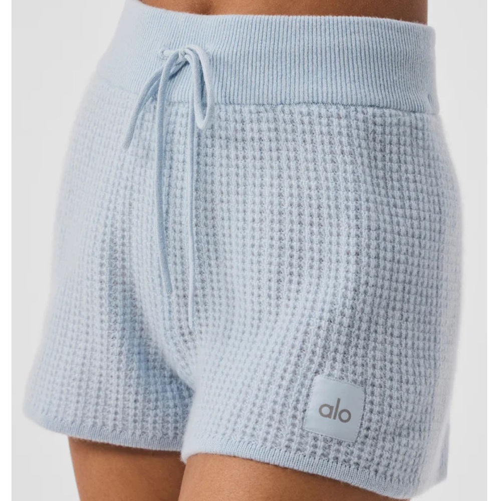 Alo Yoga Cashmere High-Waist Plush Waffle Short in Crystal Blue size Medium